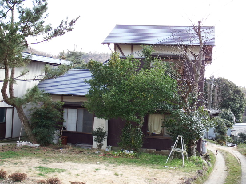 塗装がいらないガルバリウム鋼板で塗装と葺き替えのメンテナンス費用をカット