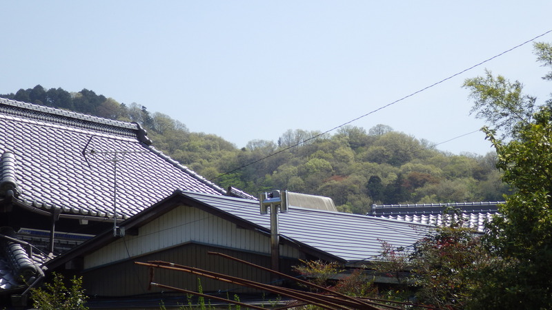 雨漏り修繕を兼ね屋根の軽量化をしました。