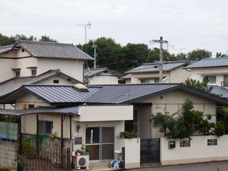 屋根の葺き替え+壁・塀の再塗装　コロニアルからガルバリウム鋼板へ変更