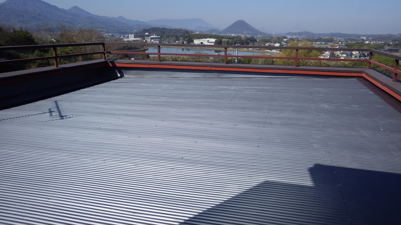 屋上（コンクリート製）の防水工事　メンテのいらないガルバリウム鋼板を使用
